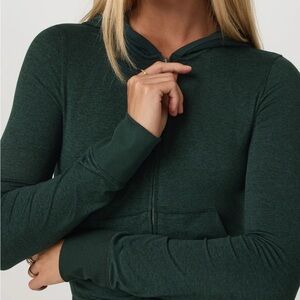 NWT W’s Vuori Halo Mini FZ hoodie- M